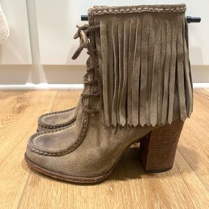 Frye Parker Booties Western Fringed Stacked Heel Women’s Size 7.5 Boho Booties